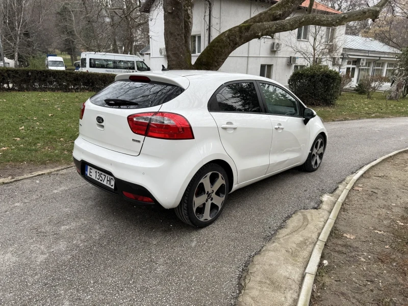 Kia Rio 1.4CRDI 6ск. ТОП, снимка 15 - Автомобили и джипове - 53068271