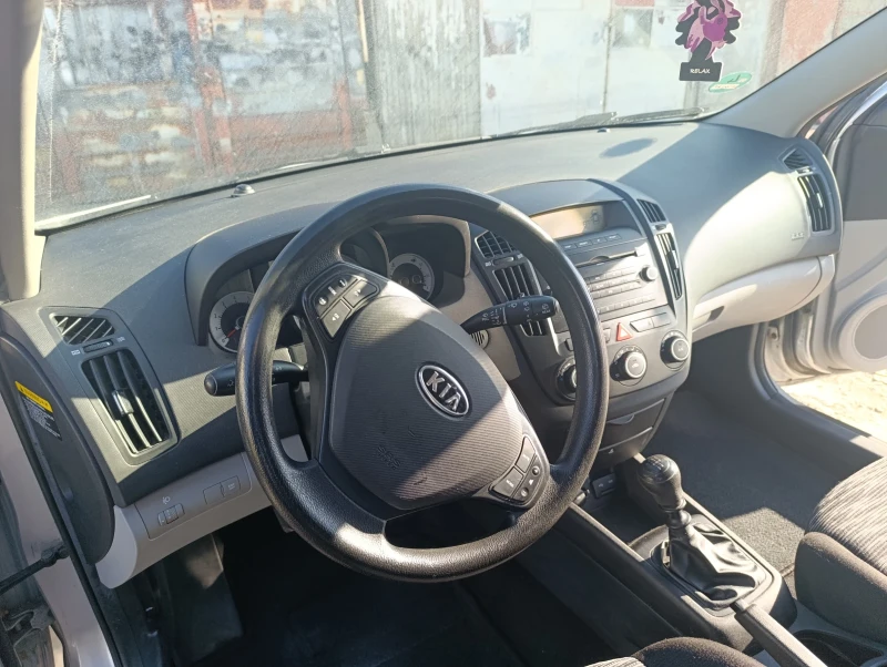 Kia Ceed 1.4i, снимка 8 - Автомобили и джипове - 53590980
