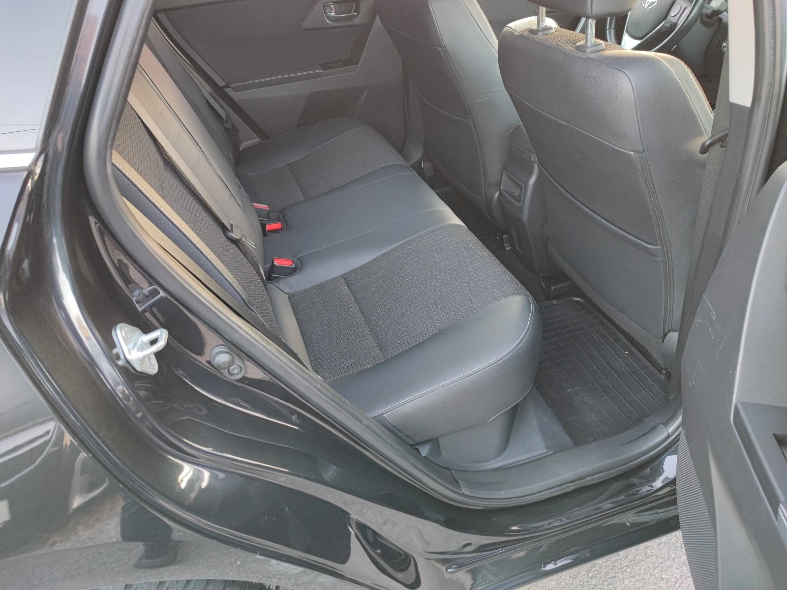 Toyota Auris  HIBRYD  TOURING SPORTS   *  * *  | Mobile.bg   15