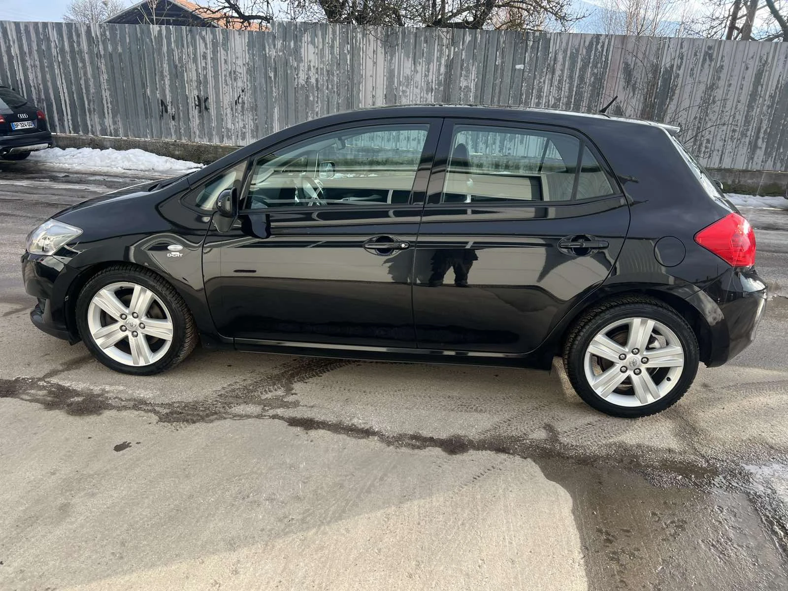 Toyota Auris 2.2 Dcat - изображение 2