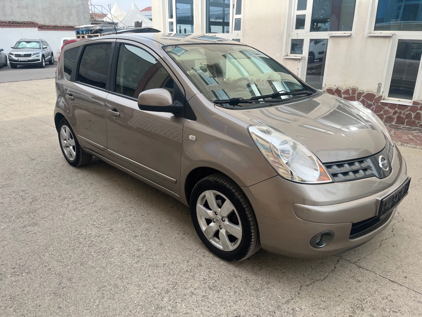 Nissan Note 1.6i АВТОМАТ - изображение 3