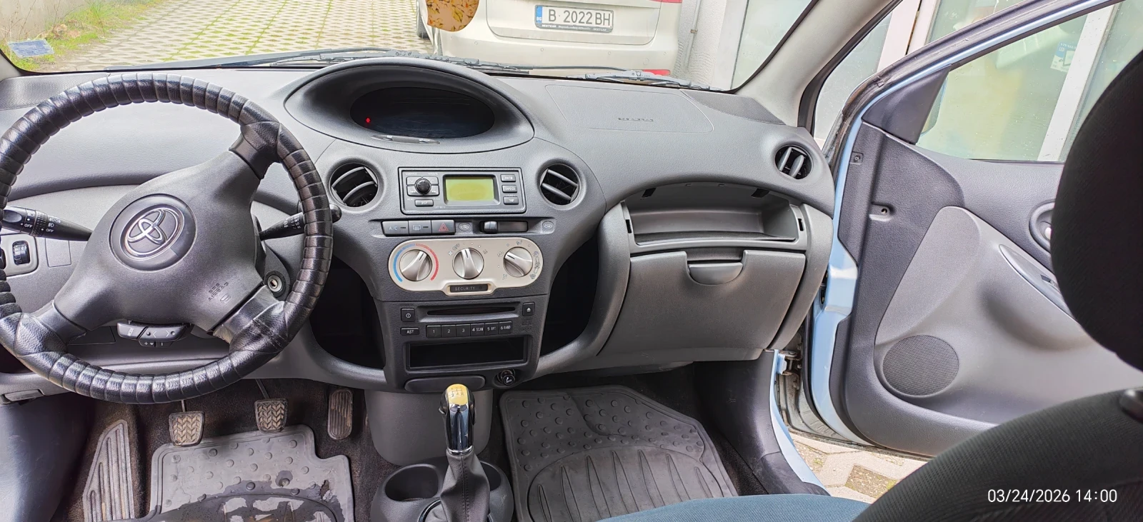Toyota Yaris, снимка 15 - Автомобили и джипове - 53961103