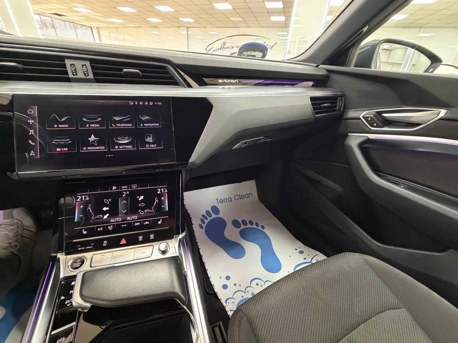 Audi E-Tron 50| 92%SOH| Въздушно| MatrixLED| Камера| Амбиентнo, снимка 11 - Автомобили и джипове - 54087560