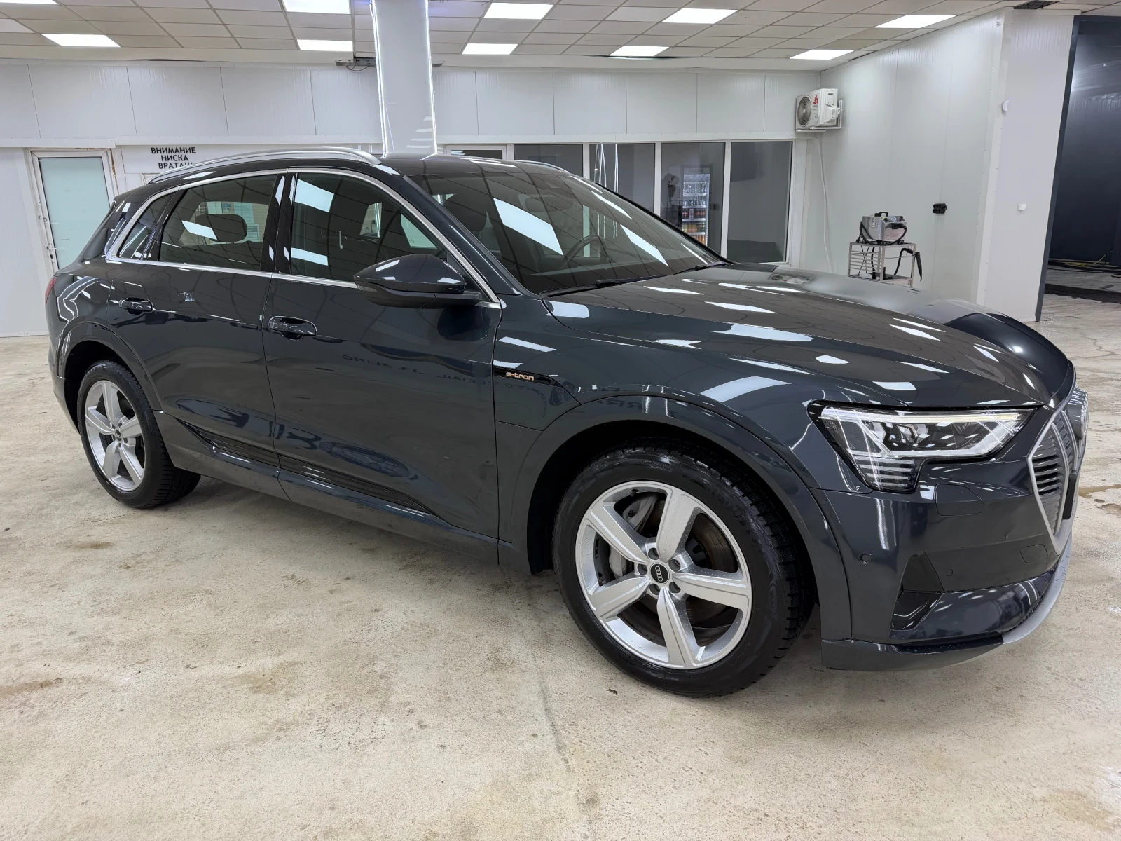 Audi E-Tron 50| 92%SOH| Въздушно| MatrixLED| Камера| Амбиентнo, снимка 2 - Автомобили и джипове - 54087560