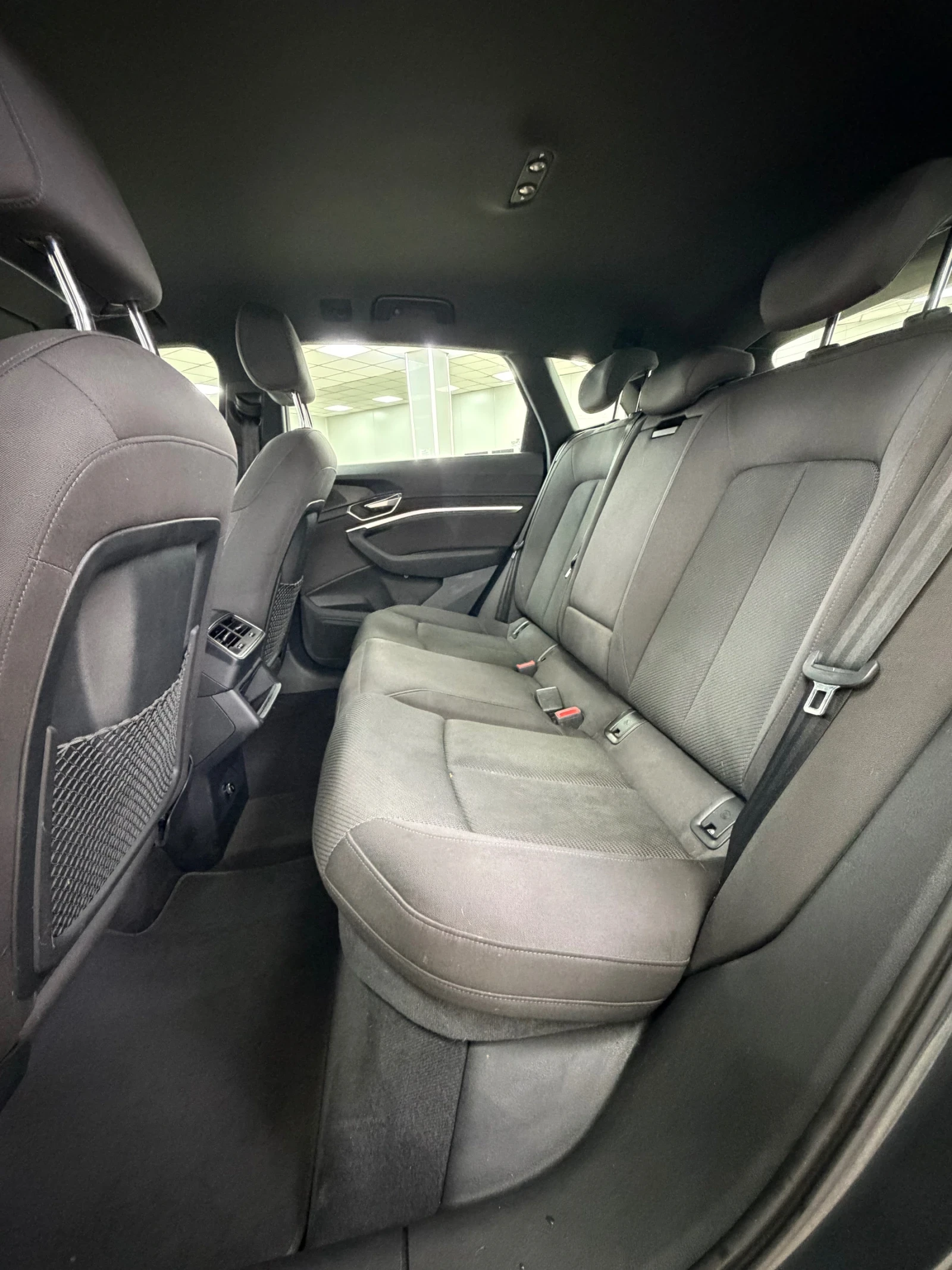 Audi E-Tron 50| 92%SOH| Въздушно| MatrixLED| Камера| Амбиентнo, снимка 16 - Автомобили и джипове - 54087560