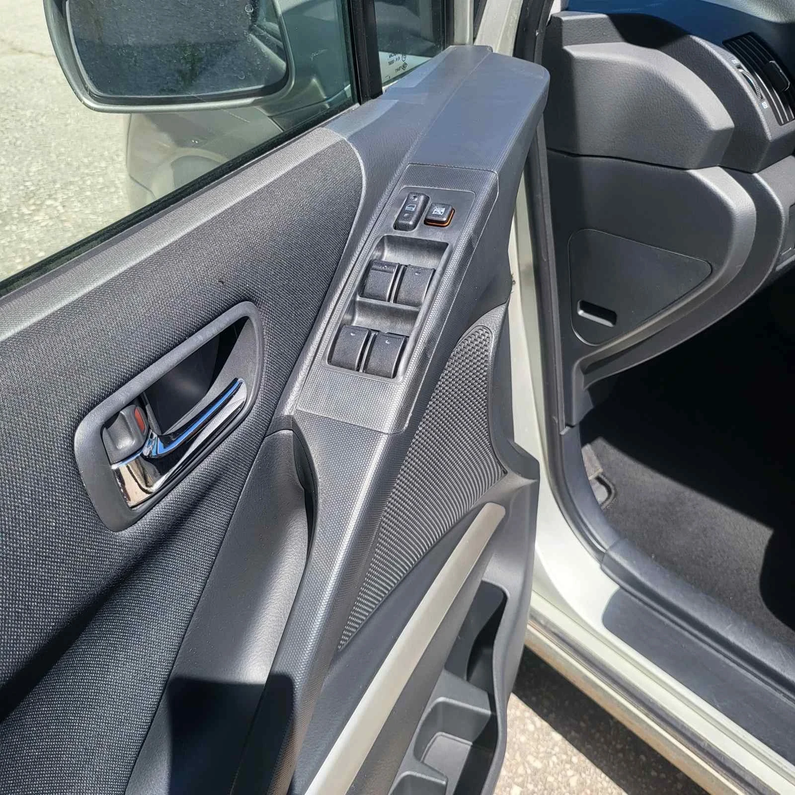 Toyota Corolla verso 1.8 VVT-i , снимка 8 - Автомобили и джипове - 55103714