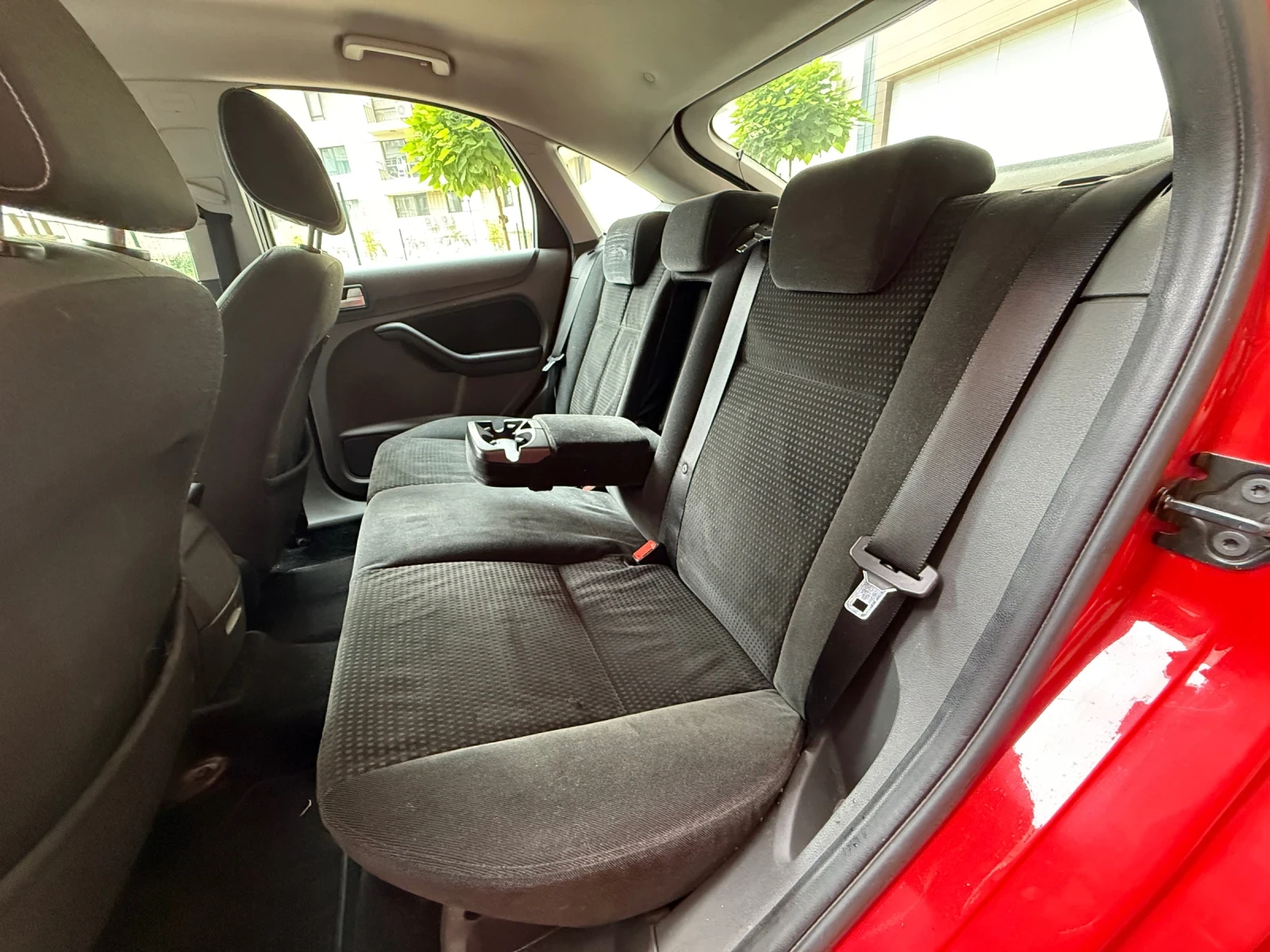 Ford Focus 1.6 автоматик, снимка 11 - Автомобили и джипове - 55407337