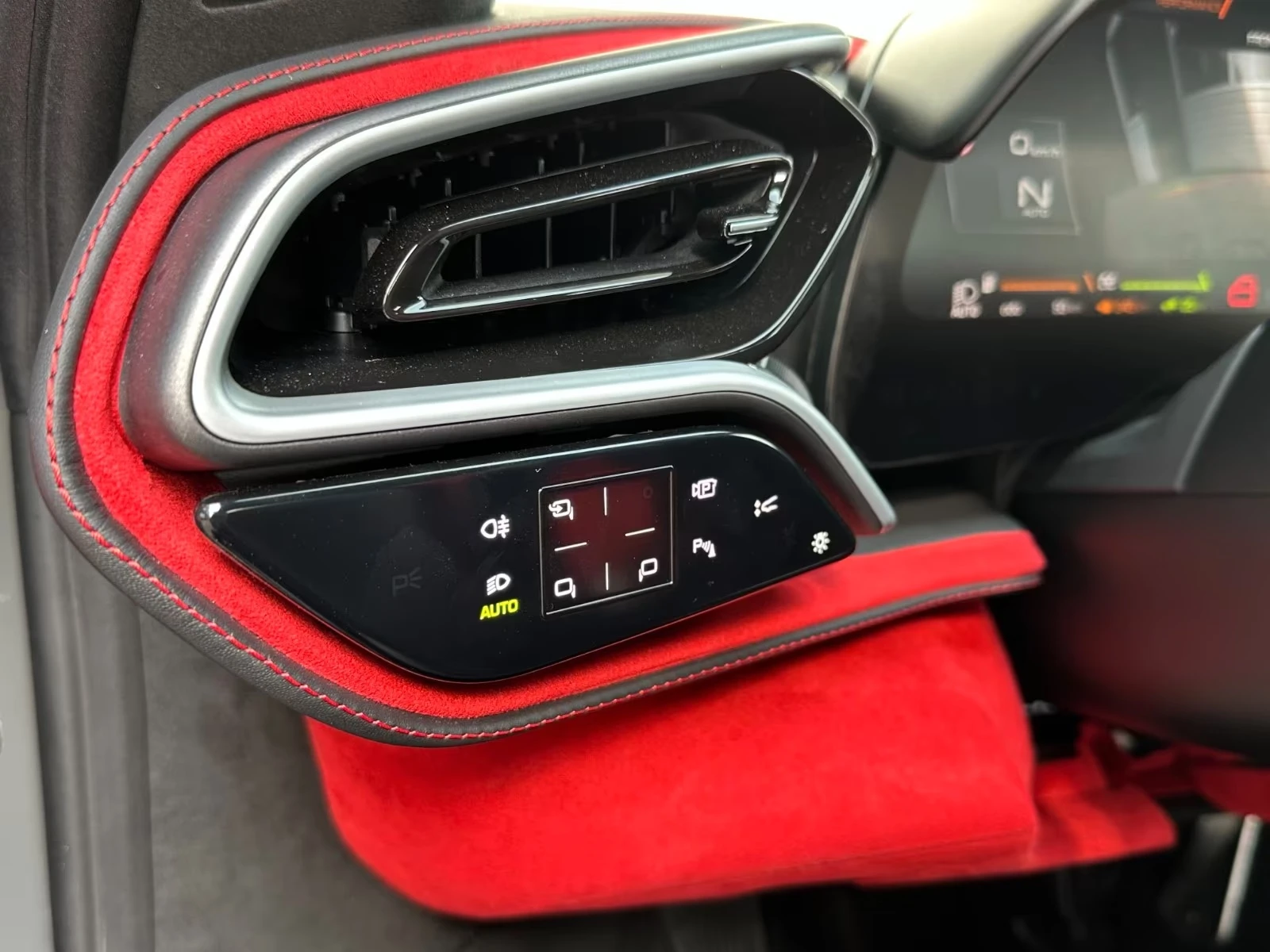 Ferrari 296 GTS LIFT / CARBON / CERAMIC / JBL / 360 / , снимка 13 - Автомобили и джипове - 55412440