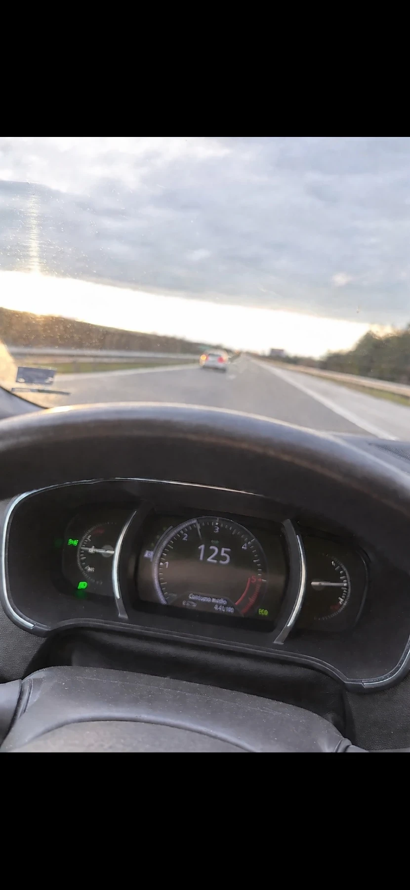Renault Megane 1.5dci , снимка 10 - Автомобили и джипове - 55823894