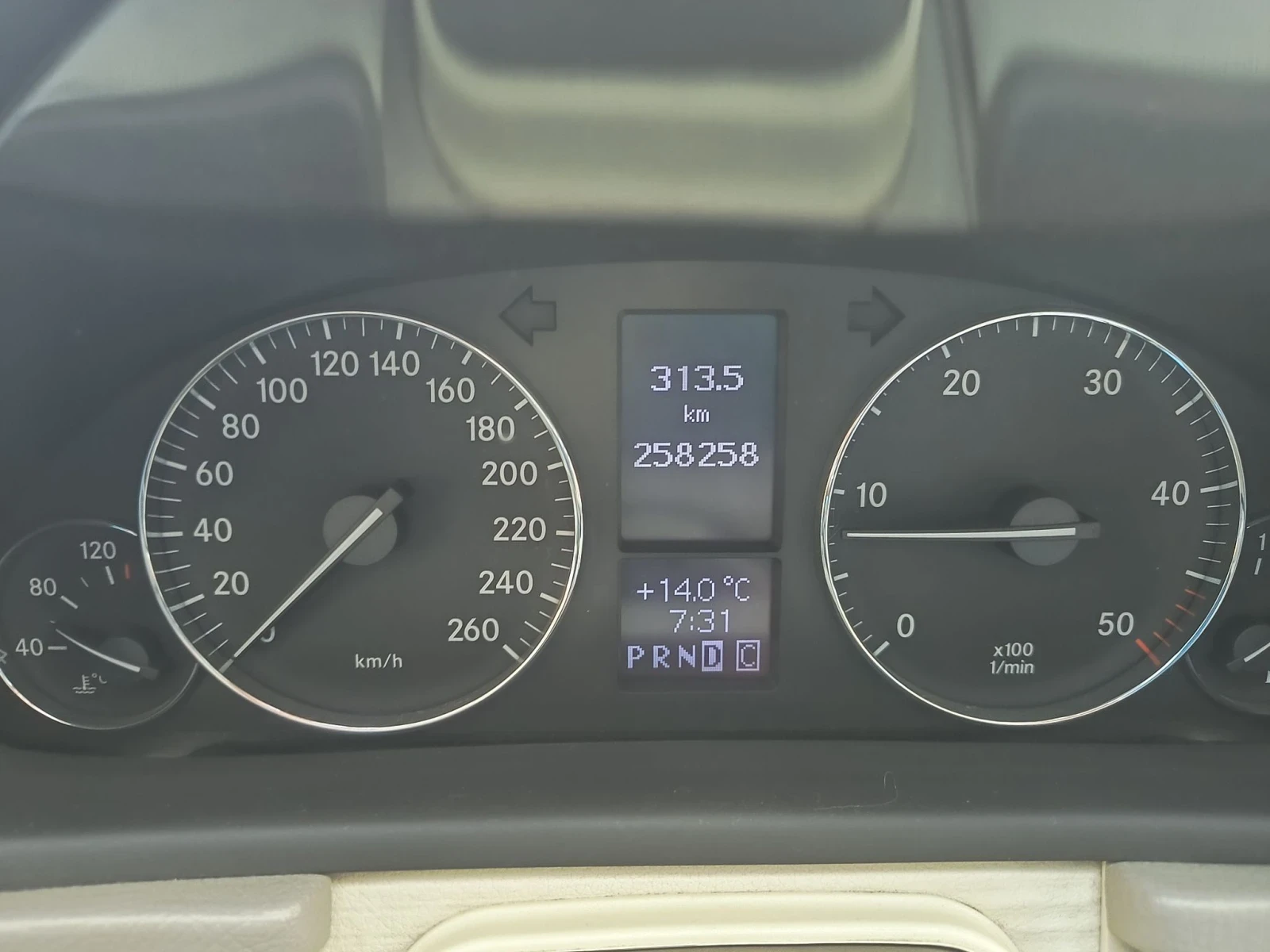 Mercedes-Benz 220 Комби , снимка 8 - Автомобили и джипове - 56192195