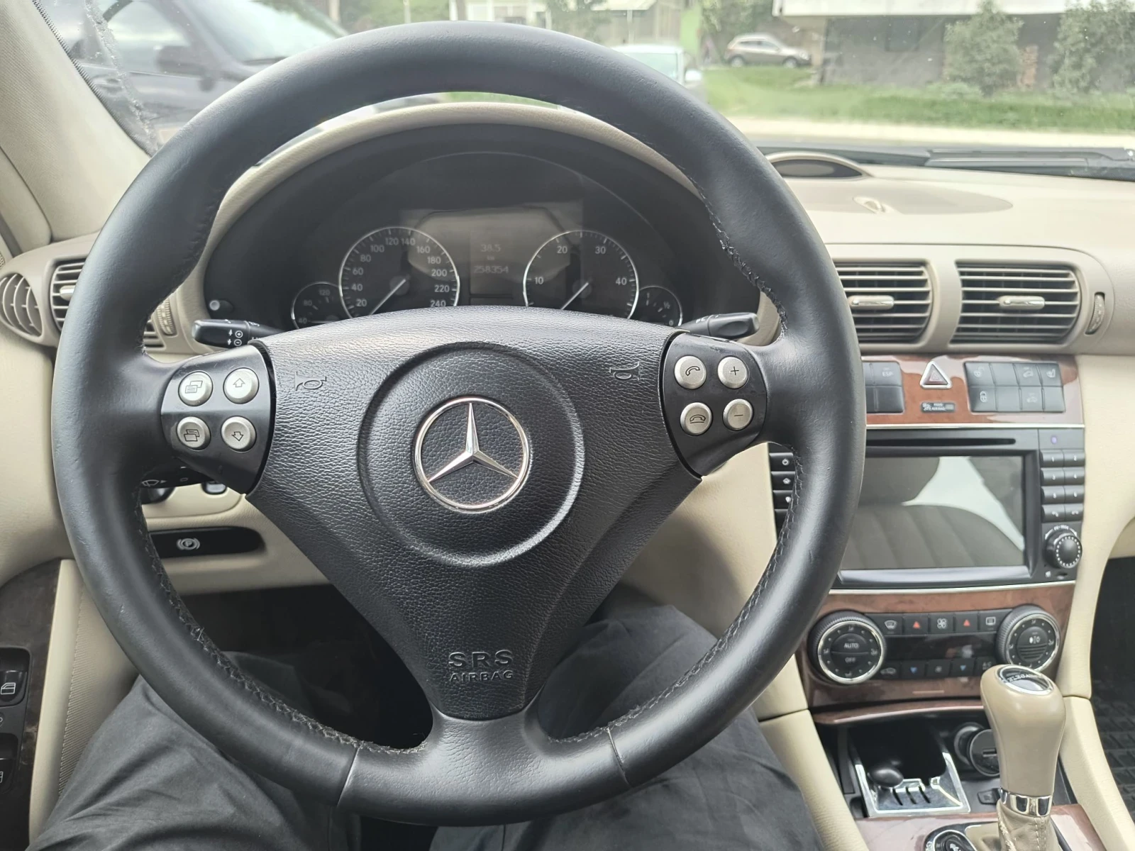 Mercedes-Benz 220 Комби , снимка 7 - Автомобили и джипове - 56192195