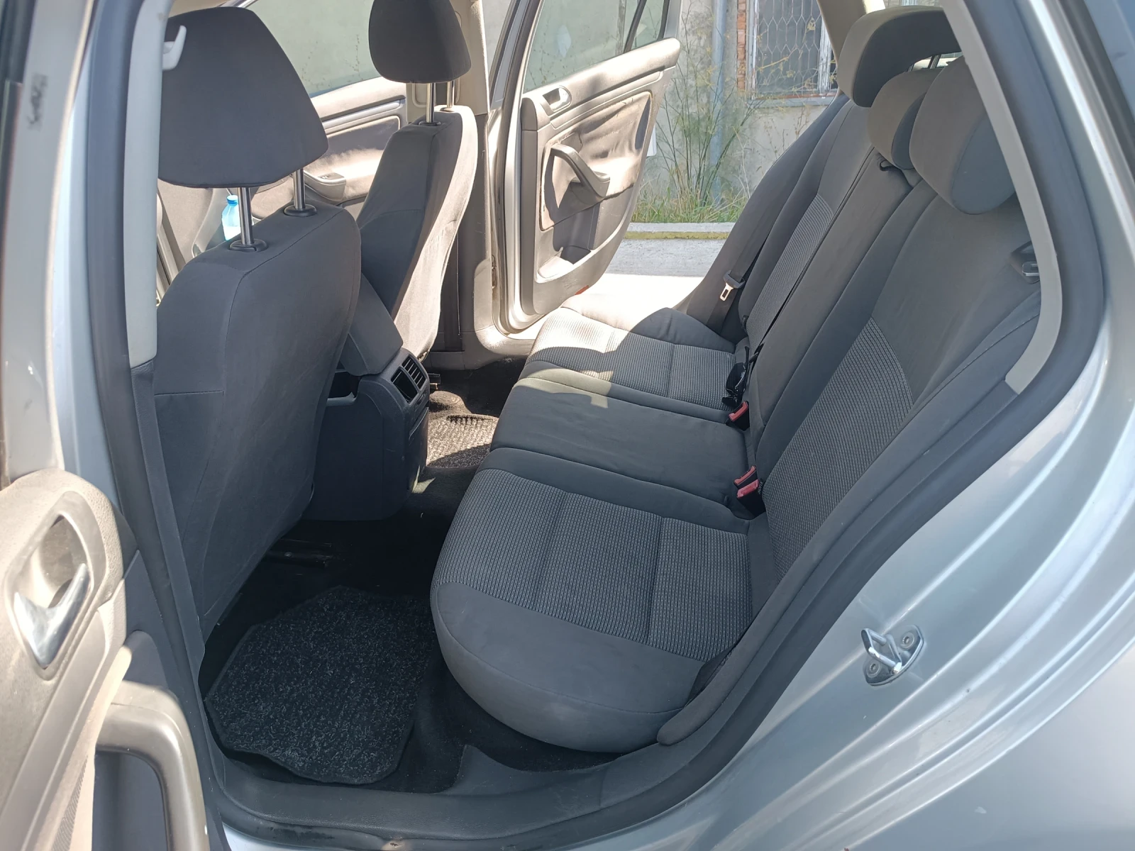 VW Golf 1.9 TDI  комби, снимка 14 - Автомобили и джипове - 56439745