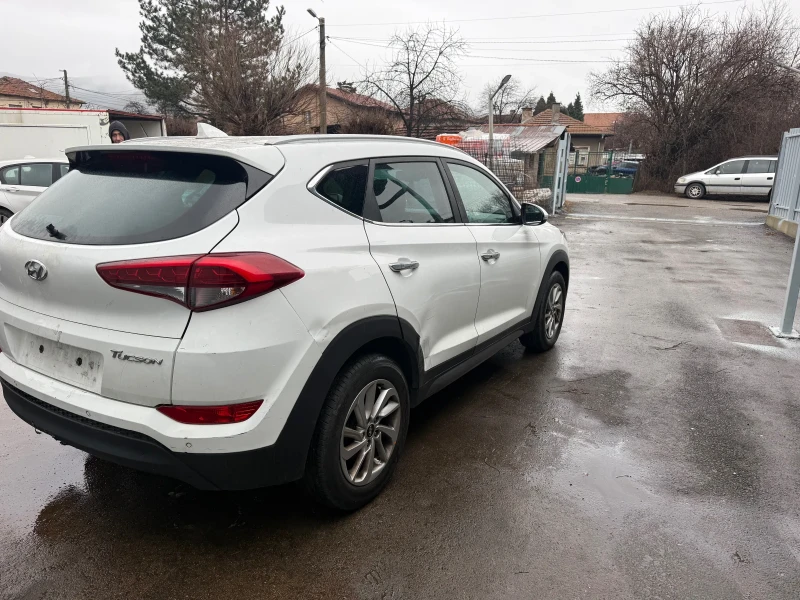 Hyundai Tucson 1.7CRDI 116кс, снимка 4 - Автомобили и джипове - 53246535