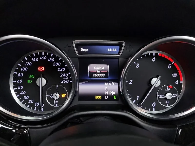 Mercedes-Benz ML W166 Ml250 Bluetec 4Matic, снимка 8 - Автомобили и джипове - 54918347
