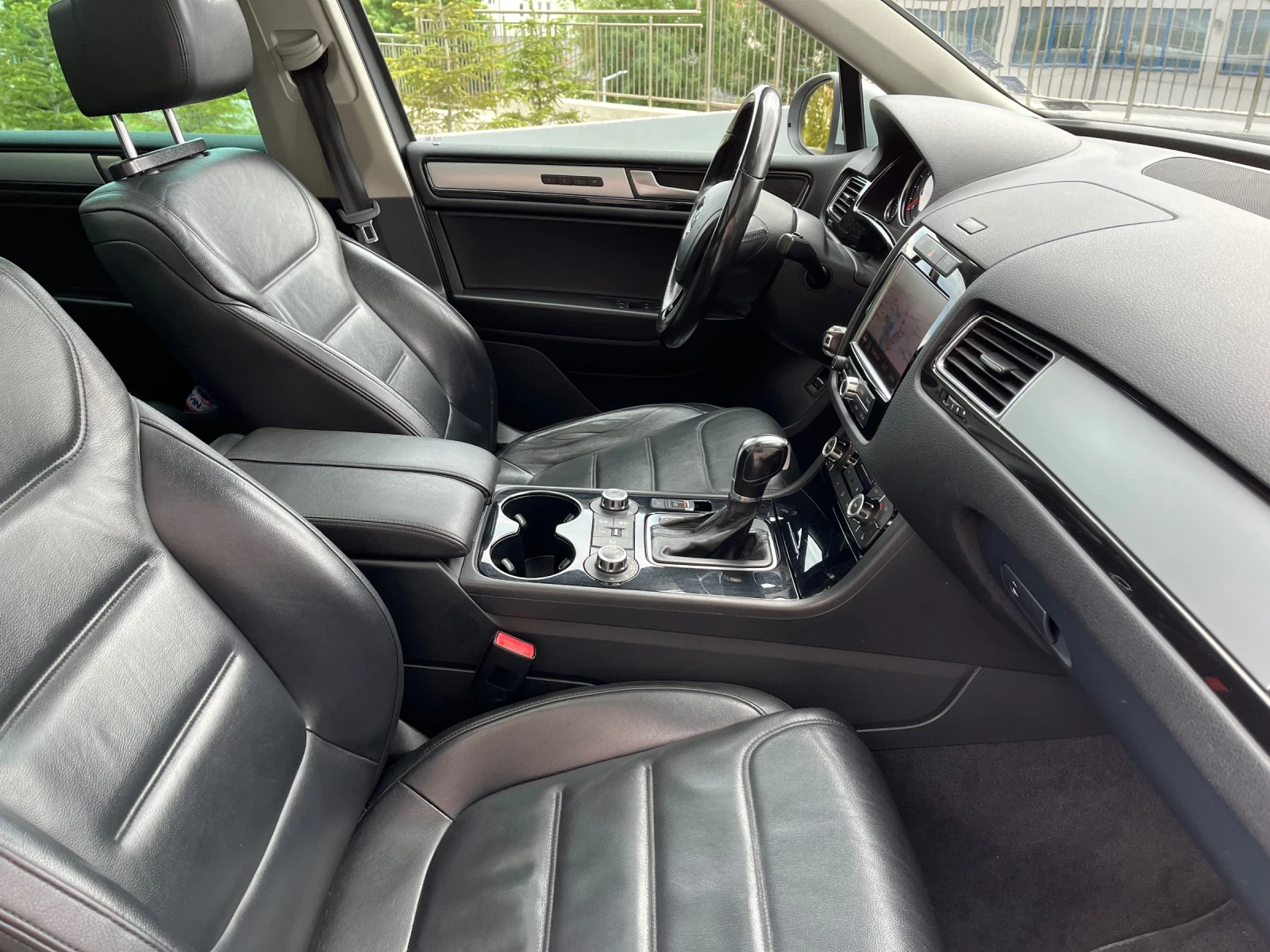 VW Touareg 3.0TDI (245.) R-Line -  - 360  | Mobile.bg   13