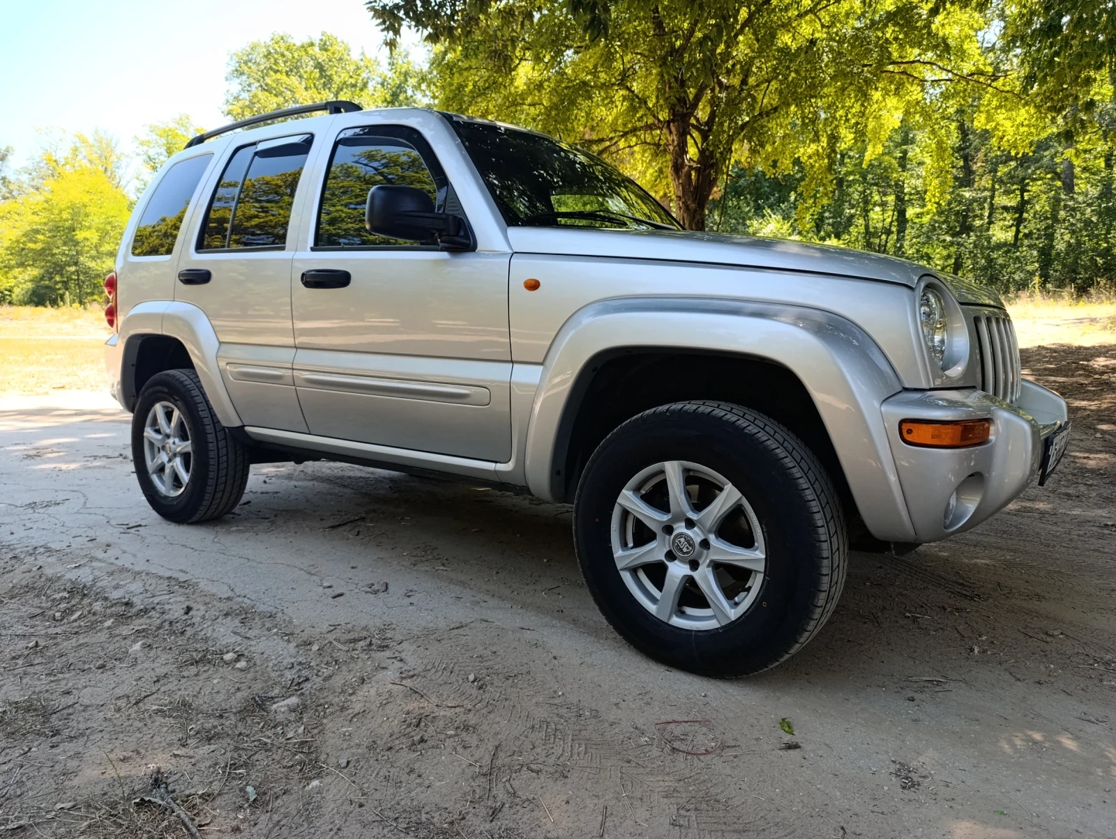 Jeep Cherokee  - изображение 2