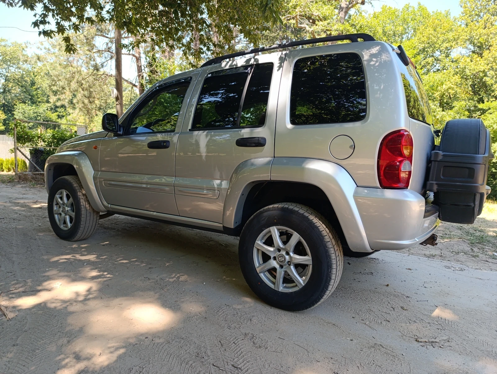Jeep Cherokee  - изображение 4