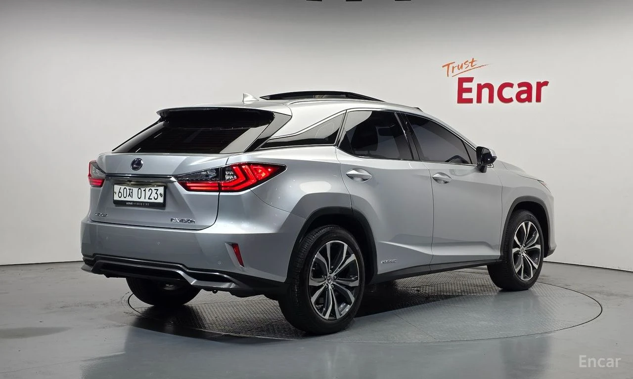 Lexus RX 450h * КОЖА* ПОДГРЕВ* ОБДУХВАНЕ* ПАНОРАМА* HEAD-UP* , снимка 2 - Автомобили и джипове - 54446230