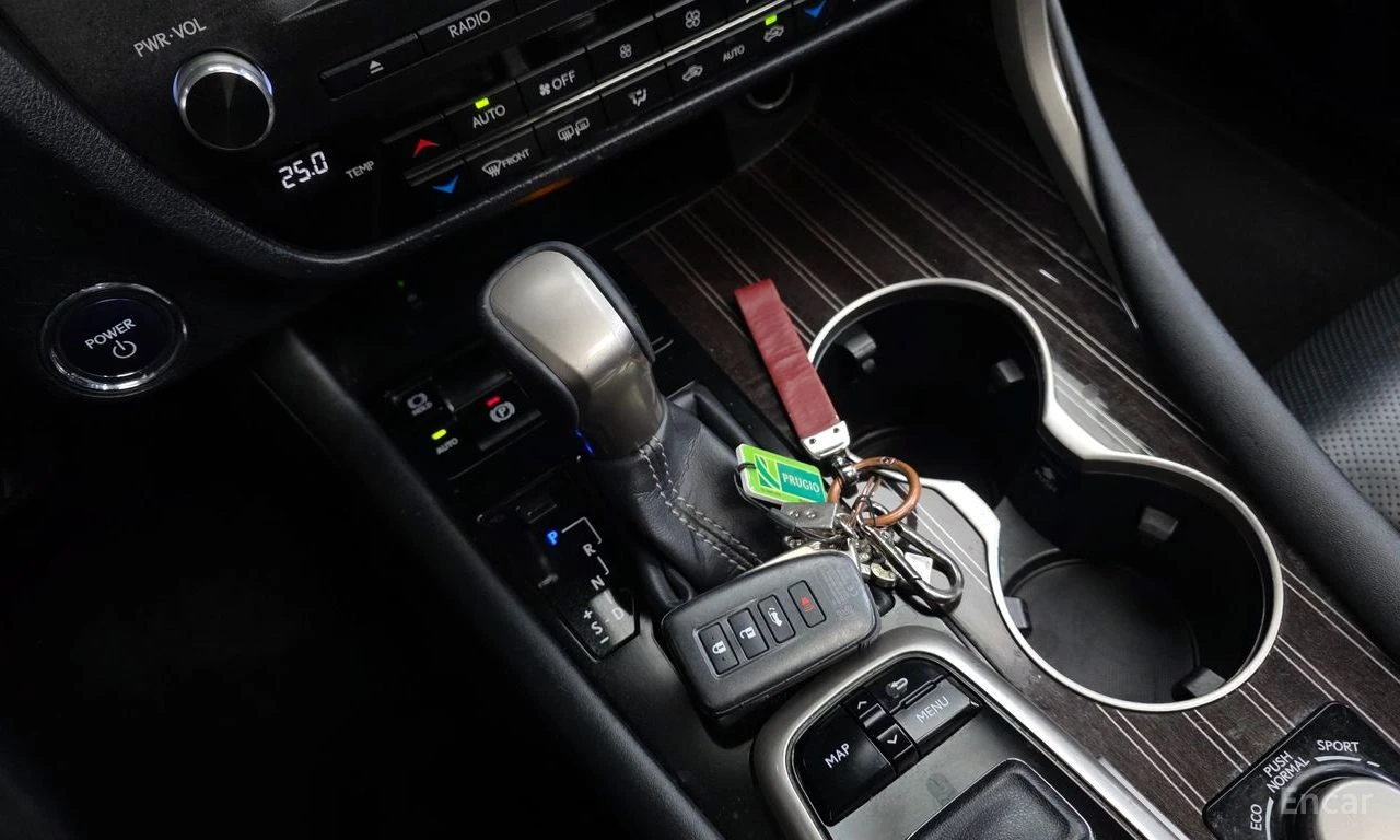 Lexus RX 450h * КОЖА* ПОДГРЕВ* ОБДУХВАНЕ* ПАНОРАМА* HEAD-UP* , снимка 9 - Автомобили и джипове - 54446230