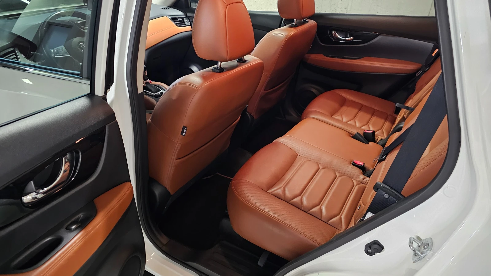Nissan X-trail 2.0 Tekna Tan, 1-ви Собственик Купуван от България, снимка 8 - Автомобили и джипове - 55040377