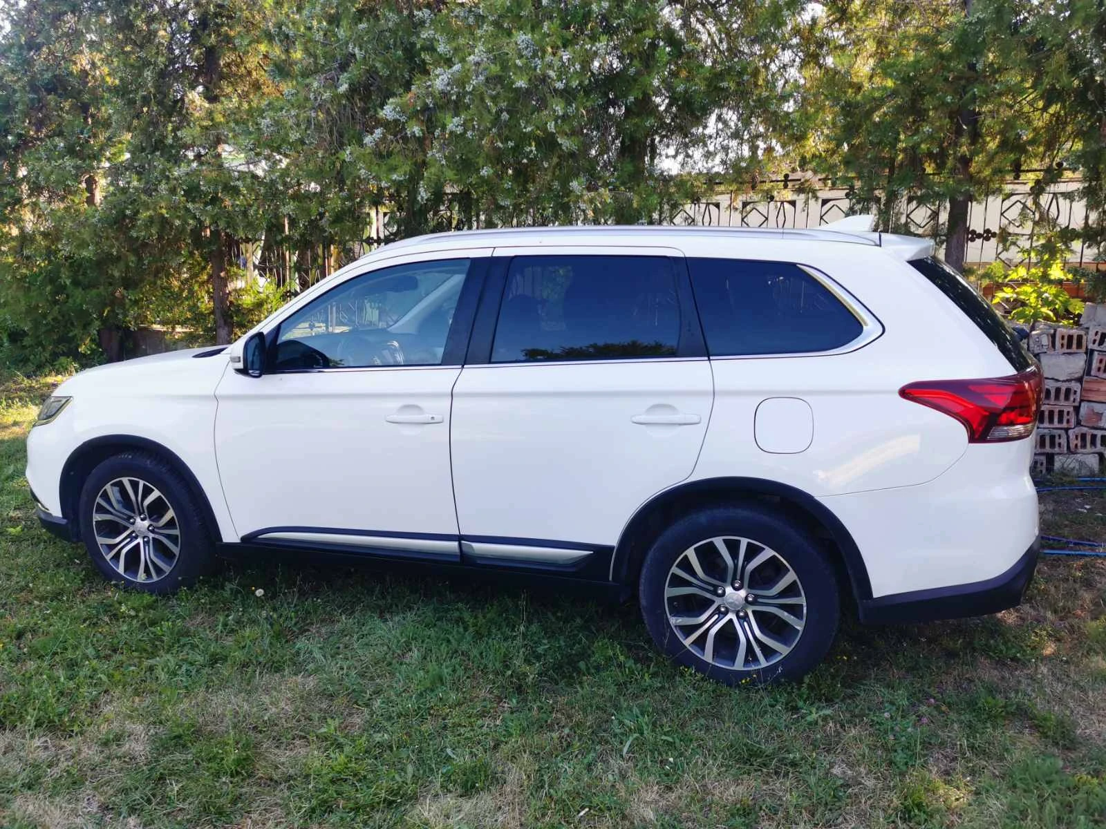 Mitsubishi Outlander 2.0 150 к.с. 4х4, газ, автомат, снимка 5 - Автомобили и джипове - 55873810