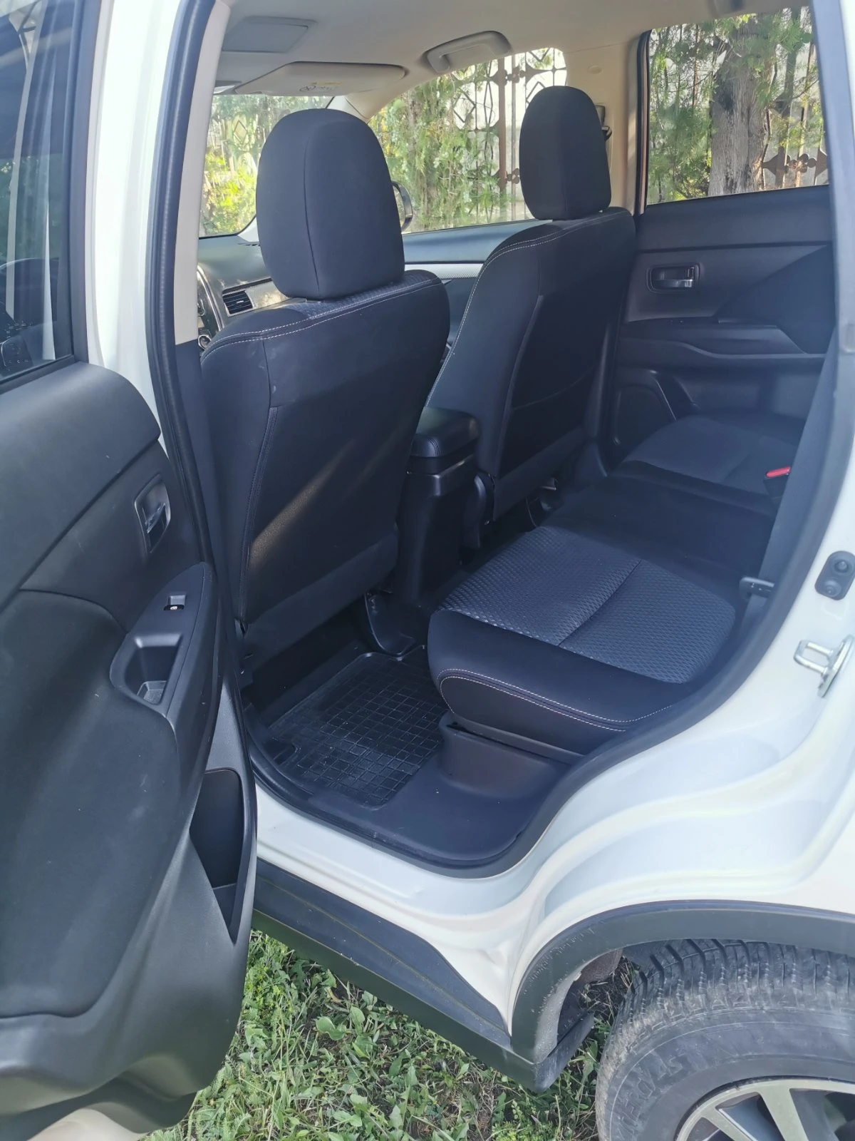 Mitsubishi Outlander 2.0 150 к.с. 4х4, газ, автомат, снимка 15 - Автомобили и джипове - 55873810