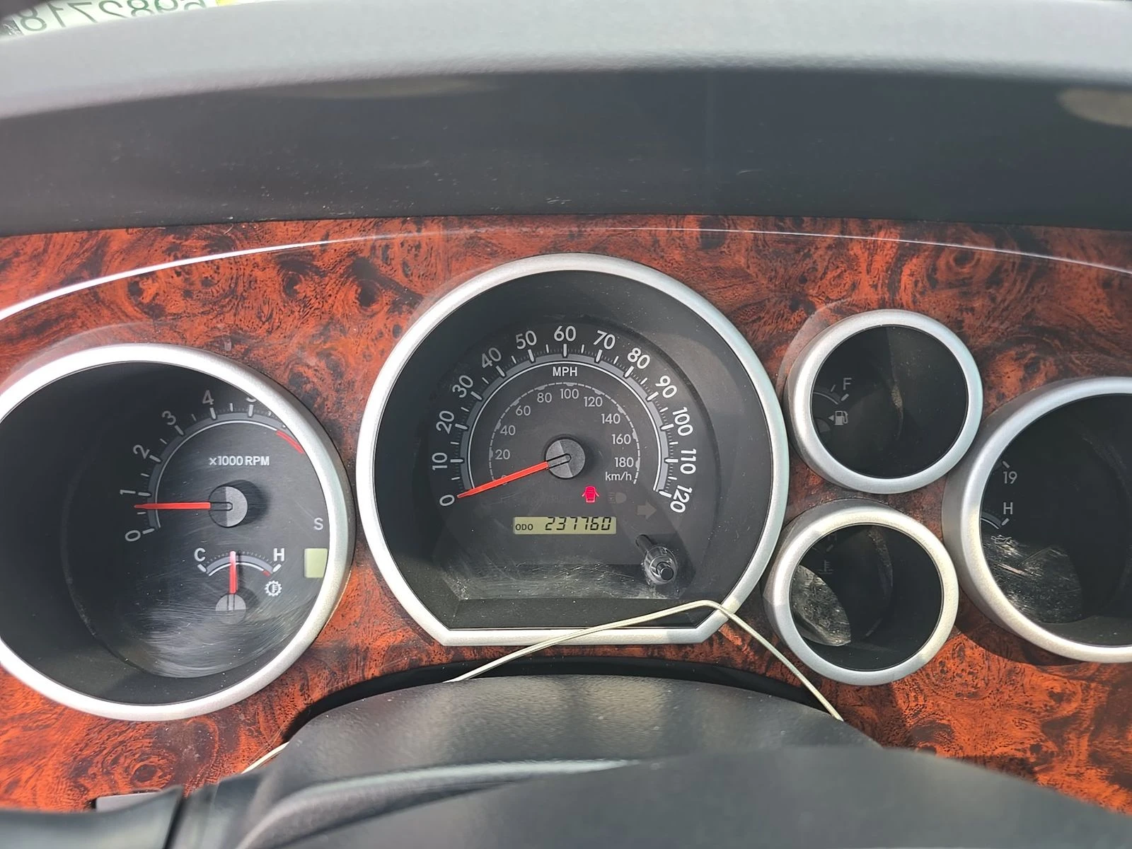 Toyota Sequoia 5.7* V8* ПОДГРЕВ* КАМЕРА* КЕЙЛЕС* , снимка 10 - Автомобили и джипове - 55976351