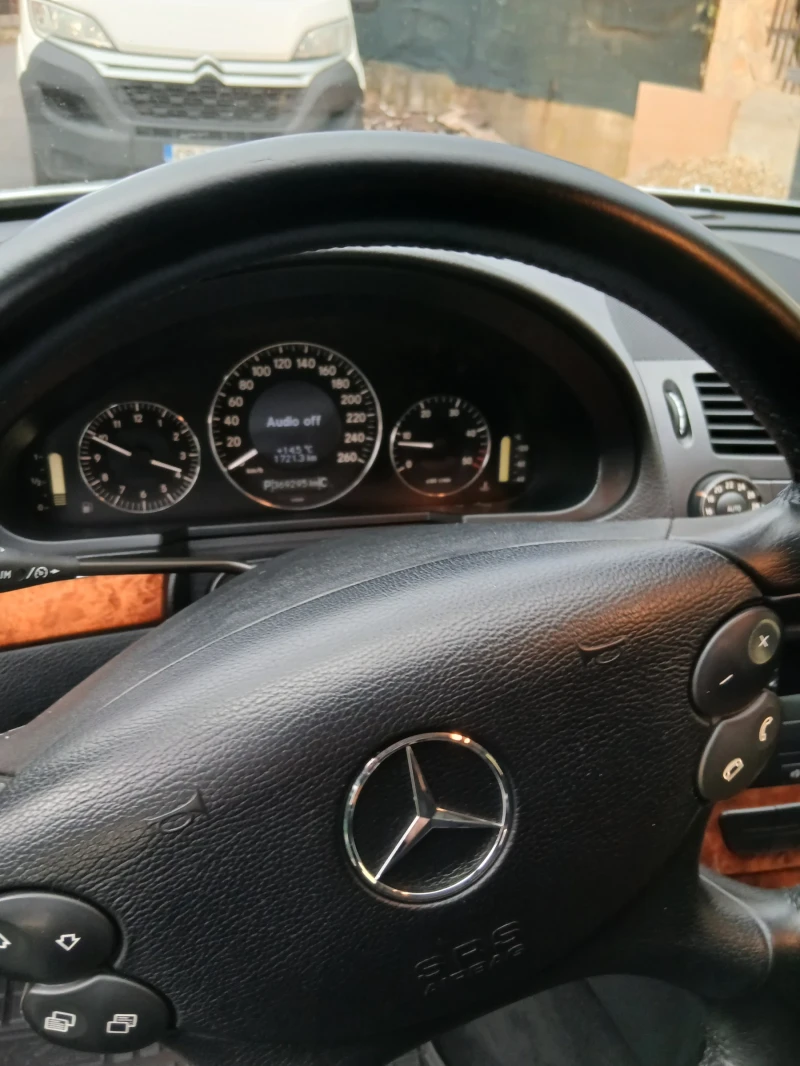 Mercedes-Benz E 220 Елеганс, снимка 6 - Автомобили и джипове - 52539711