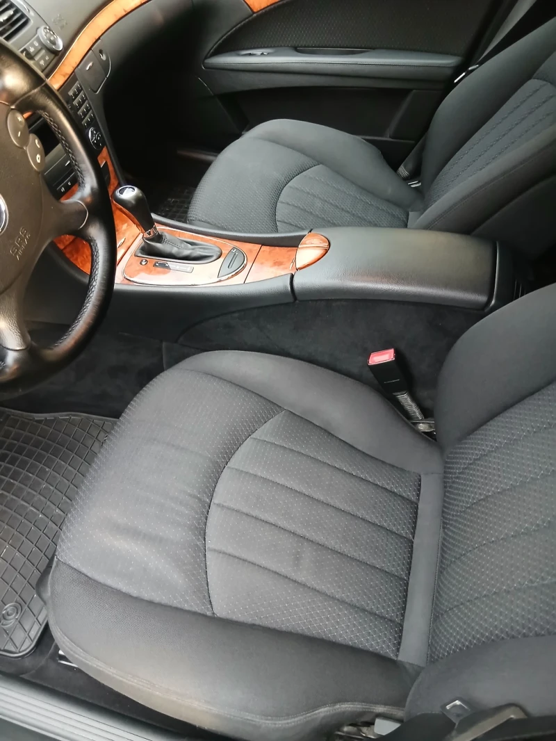 Mercedes-Benz E 220 Елеганс, снимка 7 - Автомобили и джипове - 52539711