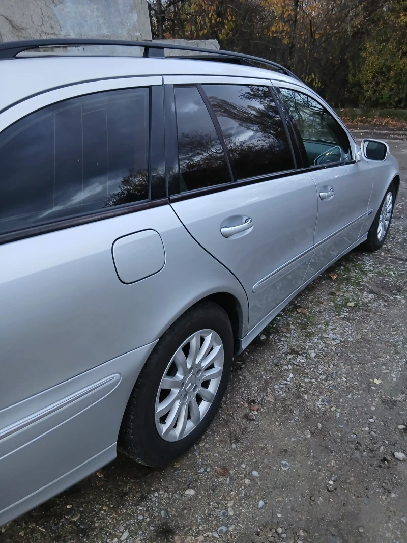 Mercedes-Benz E 220 Елеганс, снимка 4 - Автомобили и джипове - 52539711