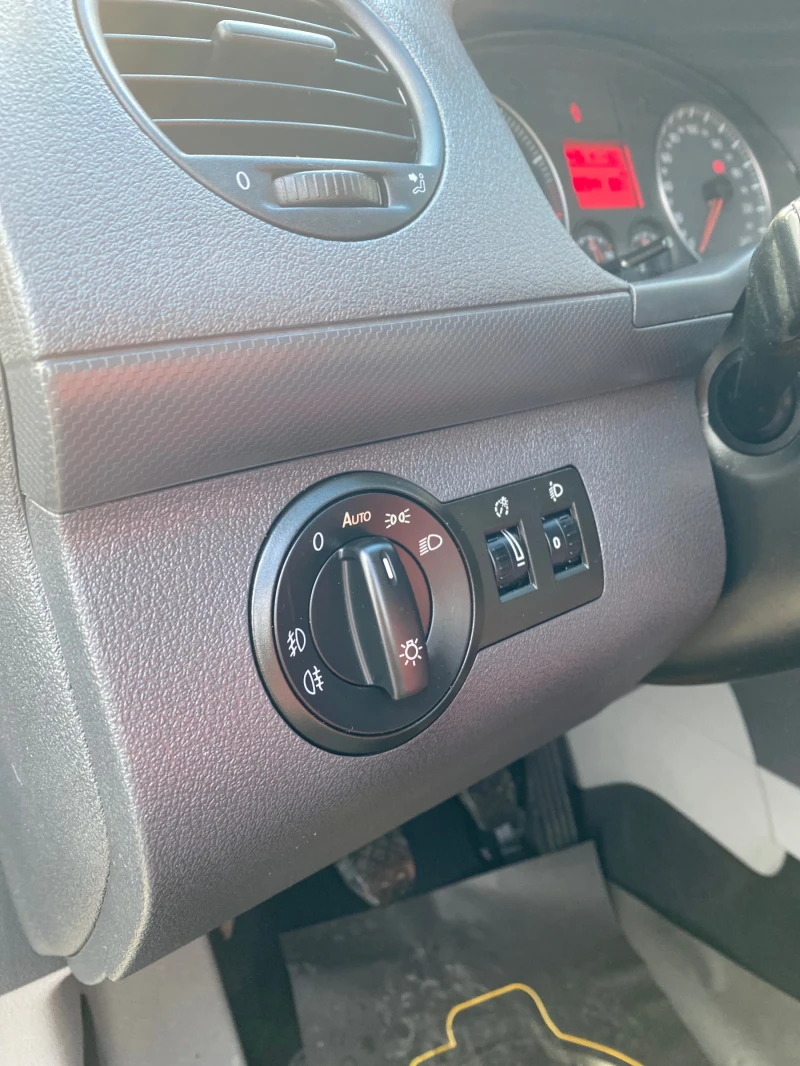 VW Caddy LIFE 1.6, снимка 12 - Автомобили и джипове - 53133724