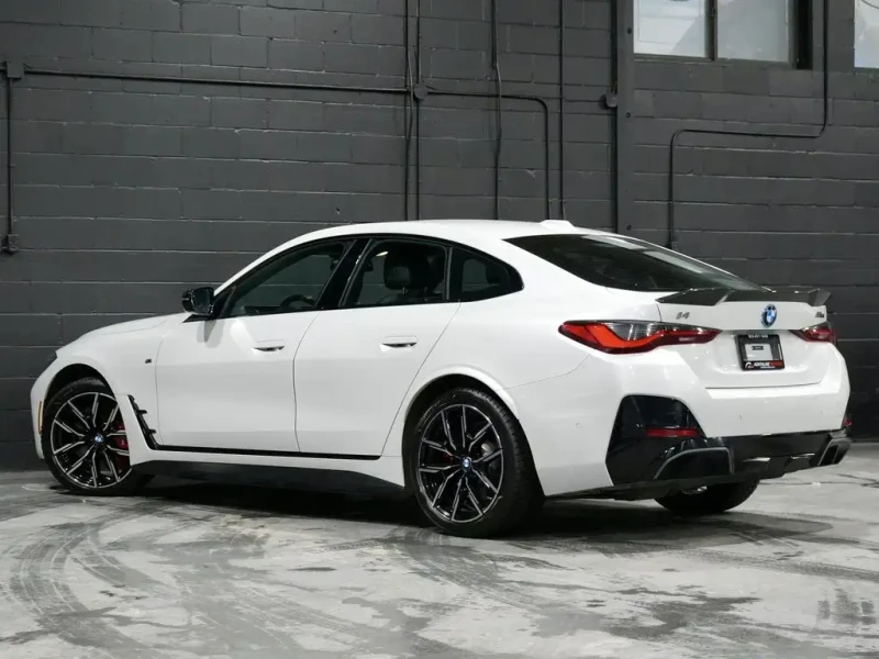 BMW i4 * ФИКСИРАНА ЦЕНА * CARFAX* ОПЦИЯ ЗА ФИНАНСИРАНЕ* , снимка 3 - Автомобили и джипове - 53232297