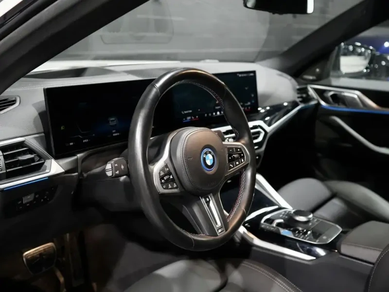 BMW i4 * ФИКСИРАНА ЦЕНА * CARFAX* ОПЦИЯ ЗА ФИНАНСИРАНЕ* , снимка 9 - Автомобили и джипове - 53232297