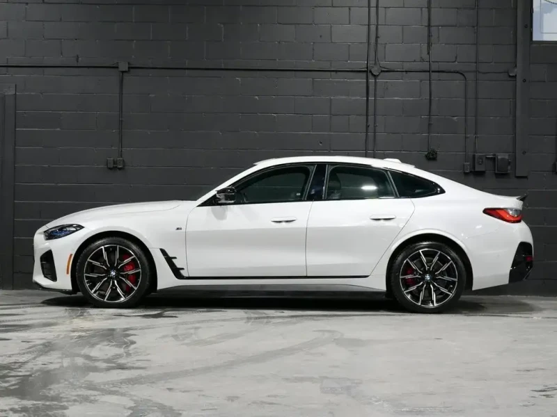 BMW i4 * ФИКСИРАНА ЦЕНА * CARFAX* ОПЦИЯ ЗА ФИНАНСИРАНЕ* , снимка 5 - Автомобили и джипове - 53232297