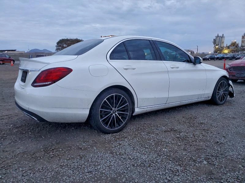 Mercedes-Benz C 300 AMG* 4MATIC* Blind Spot* CarPlay* Подргев* , снимка 2 - Автомобили и джипове - 53038143