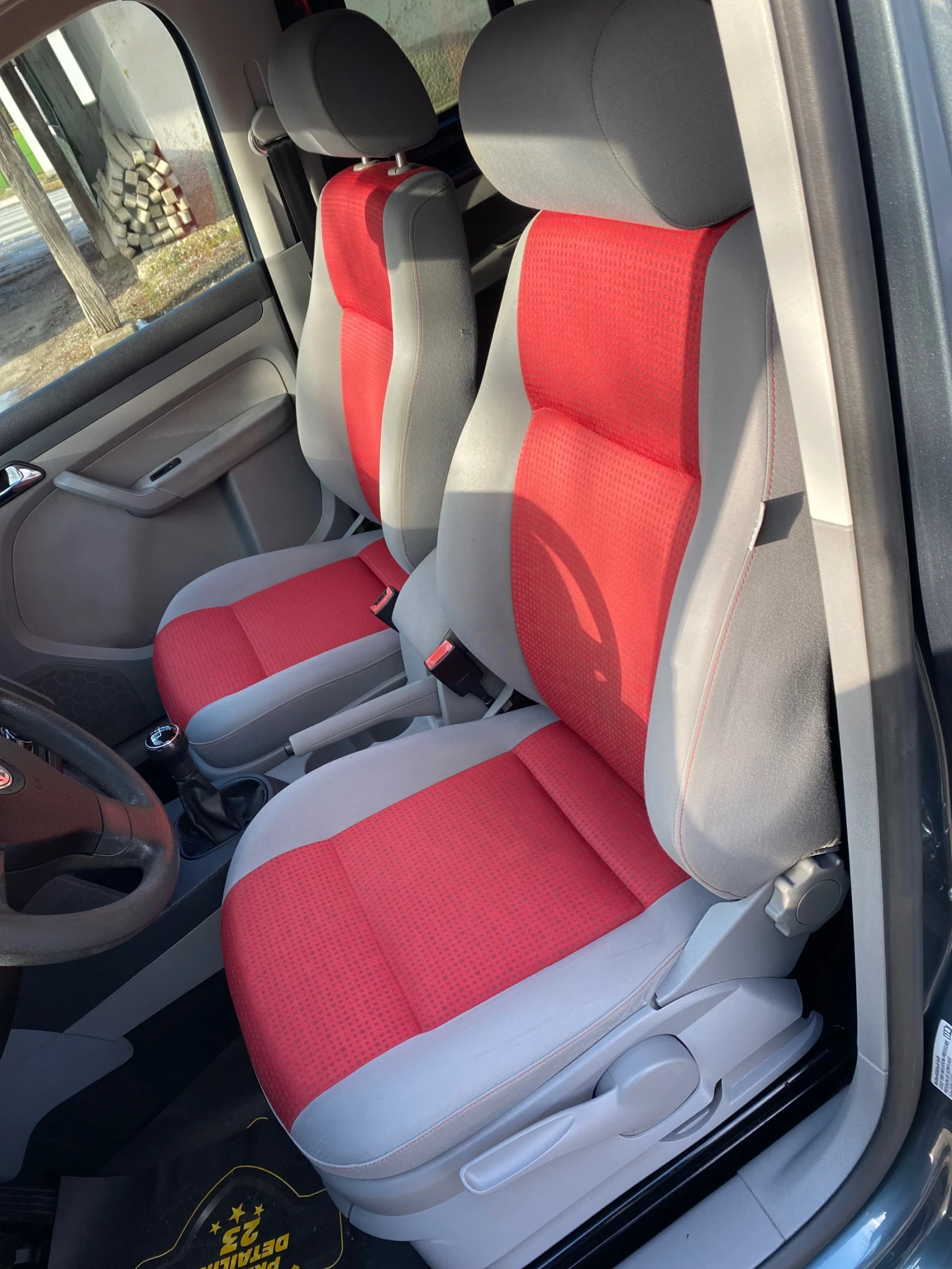 VW Caddy LIFE 1.6 - изображение 7