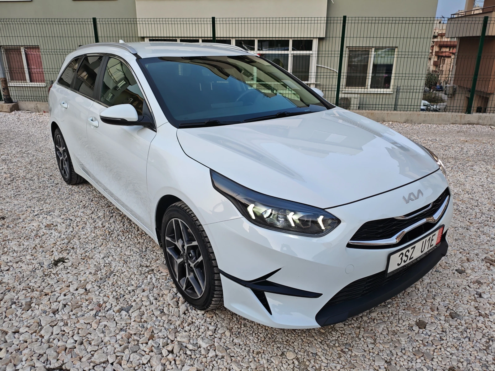 Kia Ceed 1.5 T-GDi 160�.� ���-����������� - ������� | Mobile.bg � ����������� 3