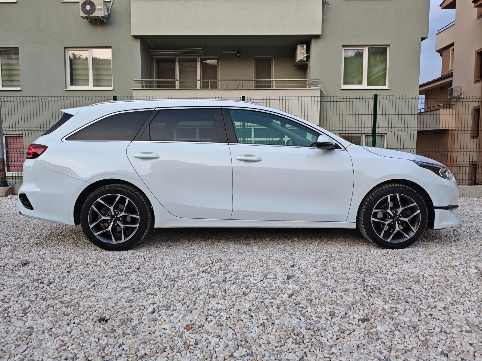 Kia Ceed 1.5 T-GDi 160�.� ���-����������� - ������� | Mobile.bg � ����������� 4