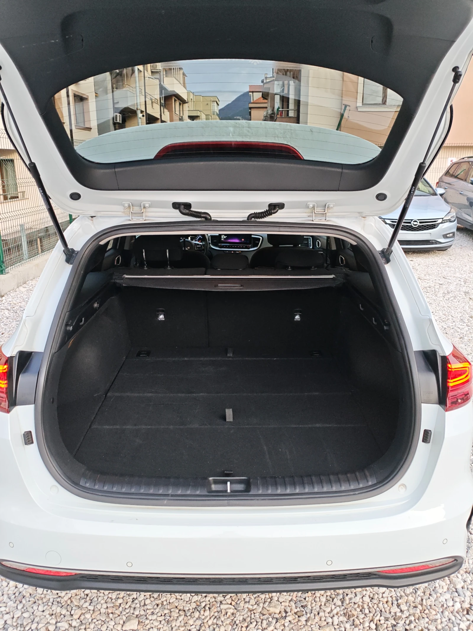 Kia Ceed 1.5 T-GDi 160�.� ���-����������� - ������� | Mobile.bg � ����������� 15