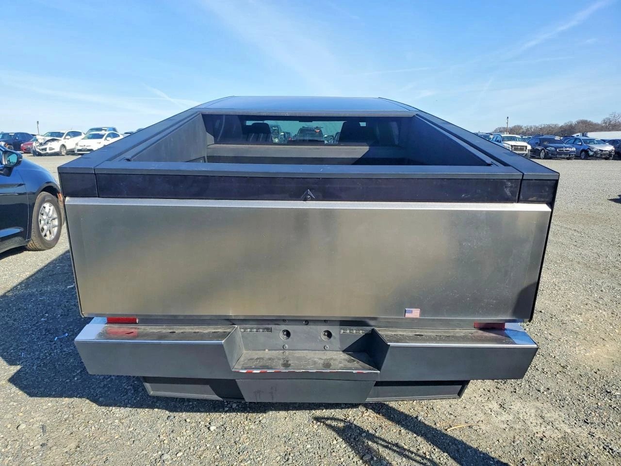 Tesla Cybertruck, снимка 6 - Автомобили и джипове - 53670336