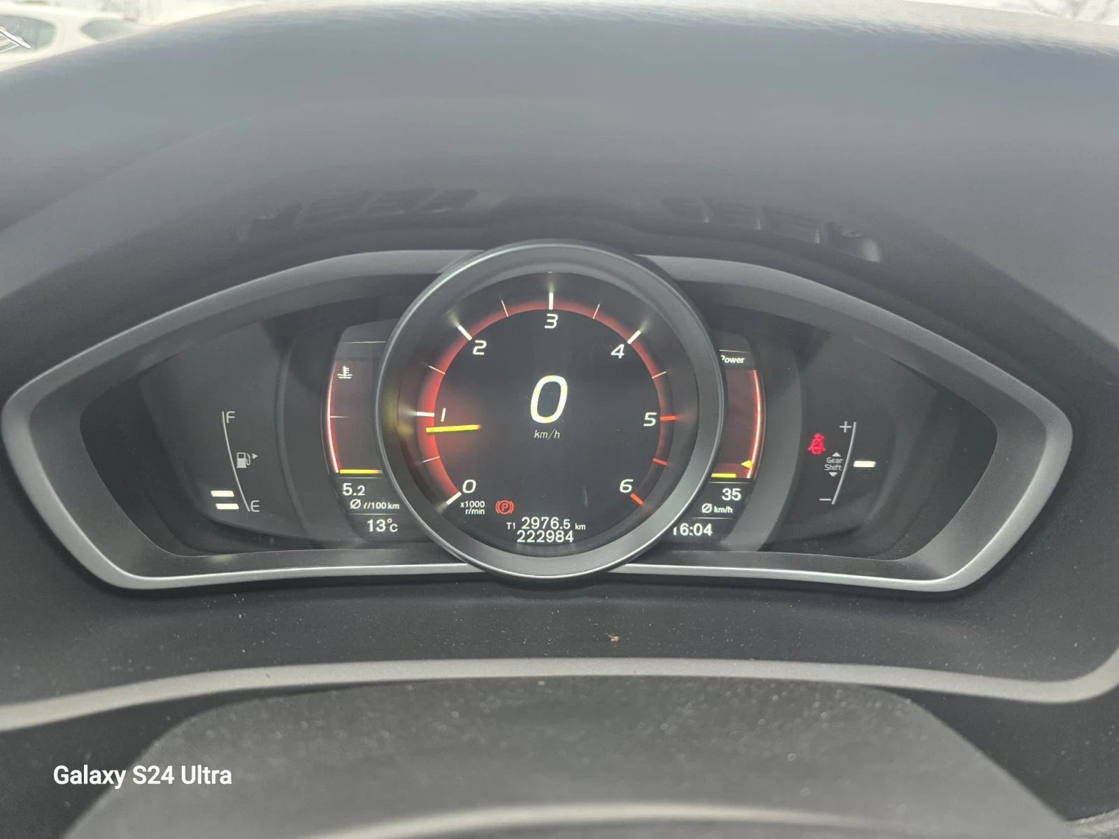 Volvo V40 2.0D R.DESIGN, снимка 15 - Автомобили и джипове - 54034331