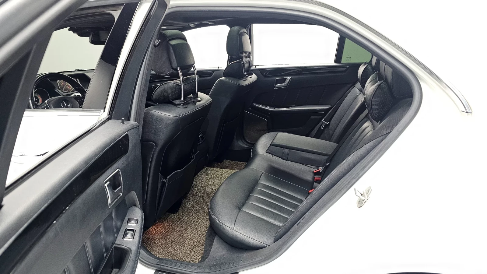 Mercedes-Benz E 250 63 AMG LOOK* PANO* KEYLESS* КРАЙНА ЦЕНА, снимка 12 - Автомобили и джипове - 54080799