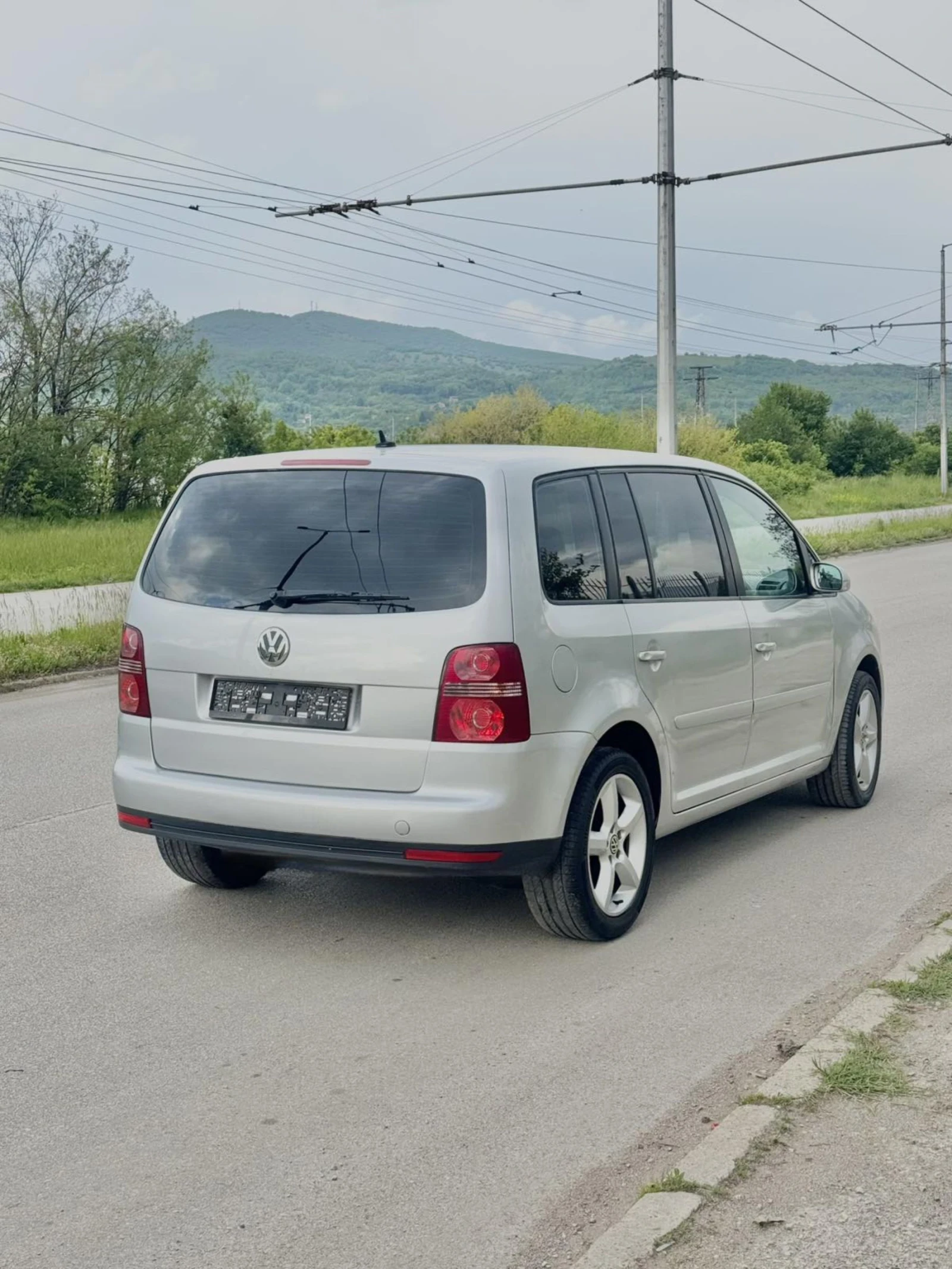 VW Touran 1.9 105кс, снимка 6 - Автомобили и джипове - 54391647
