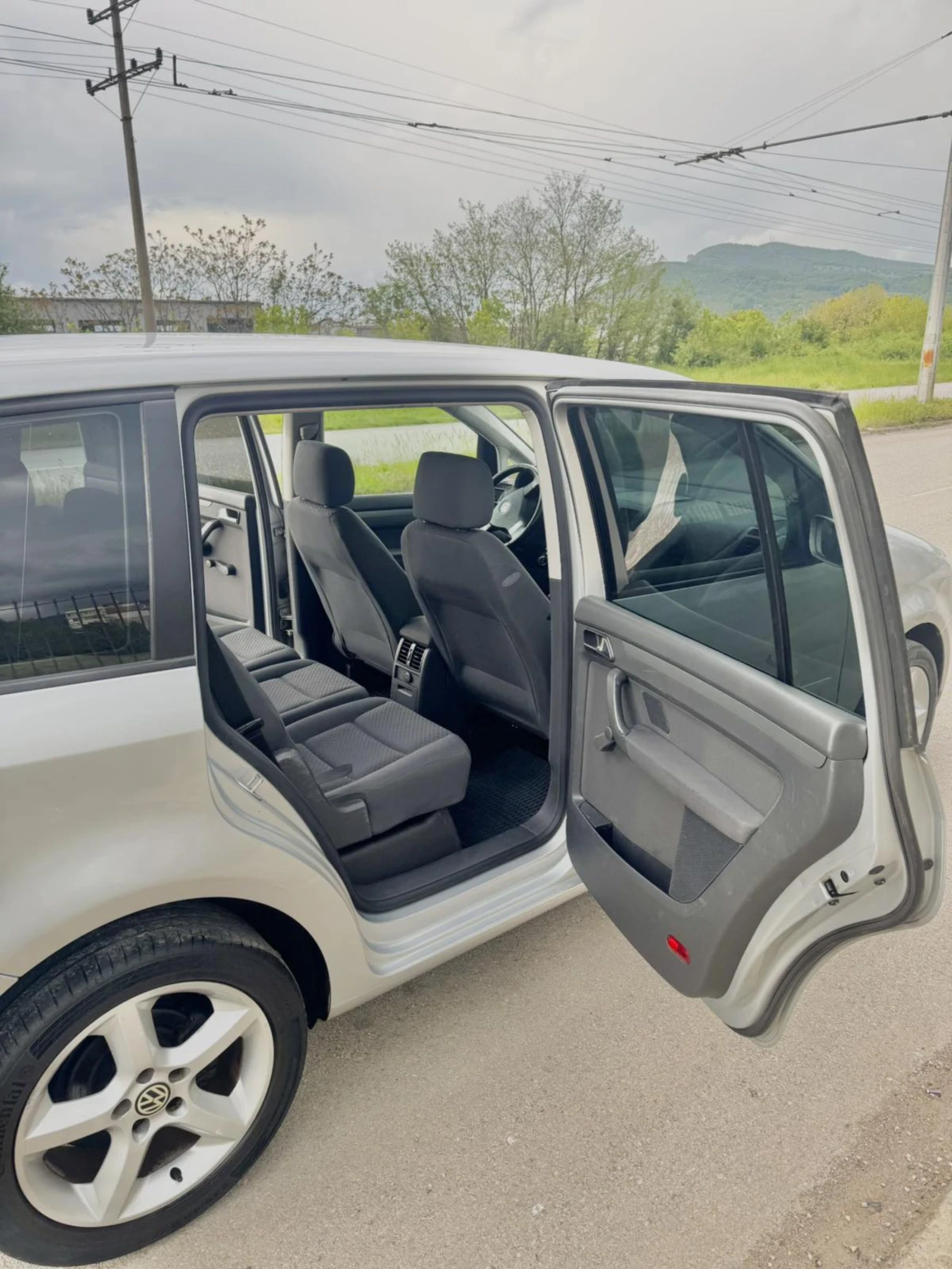 VW Touran 1.9 105кс, снимка 10 - Автомобили и джипове - 54391647