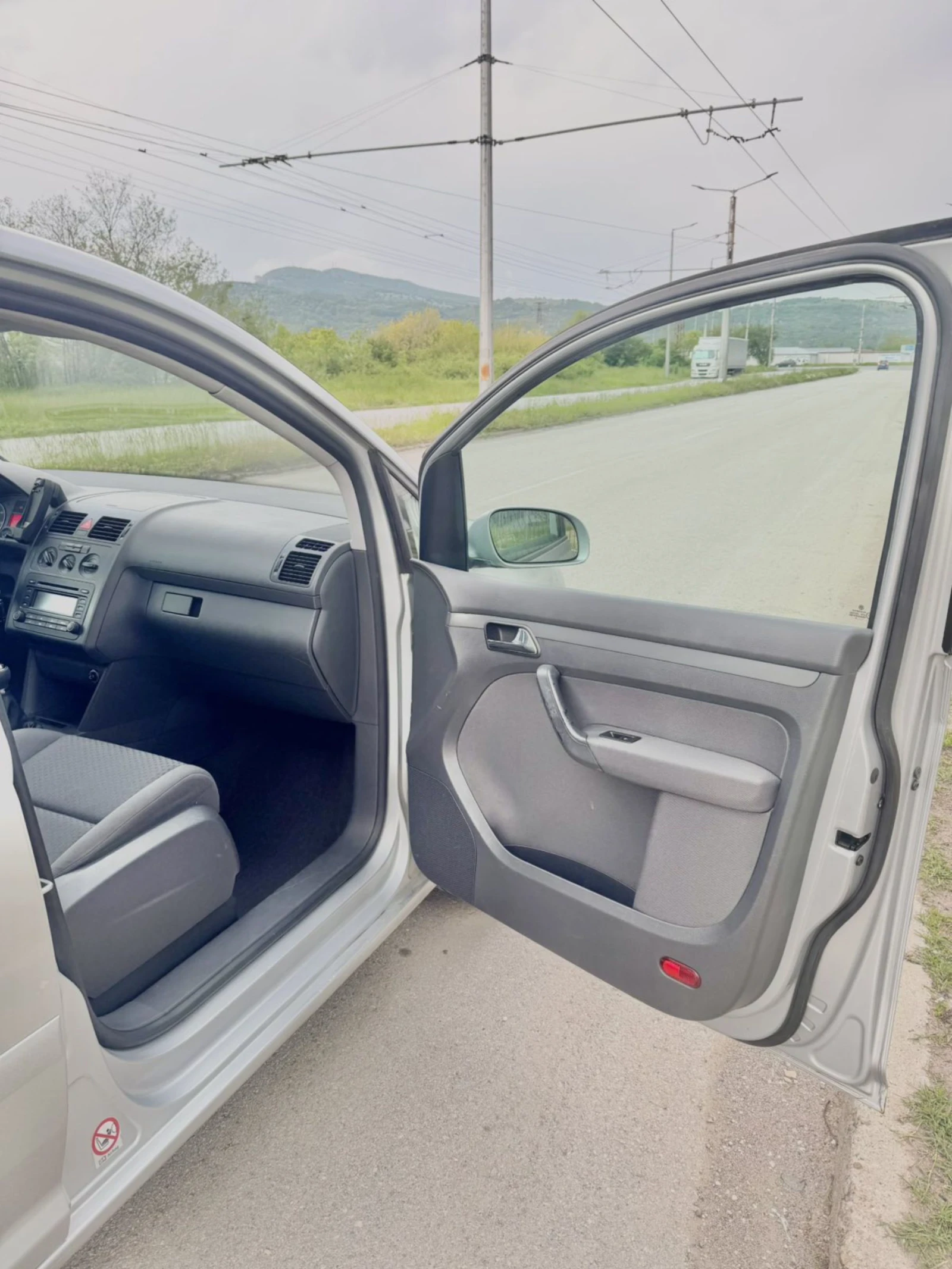 VW Touran 1.9 105кс, снимка 9 - Автомобили и джипове - 54391647