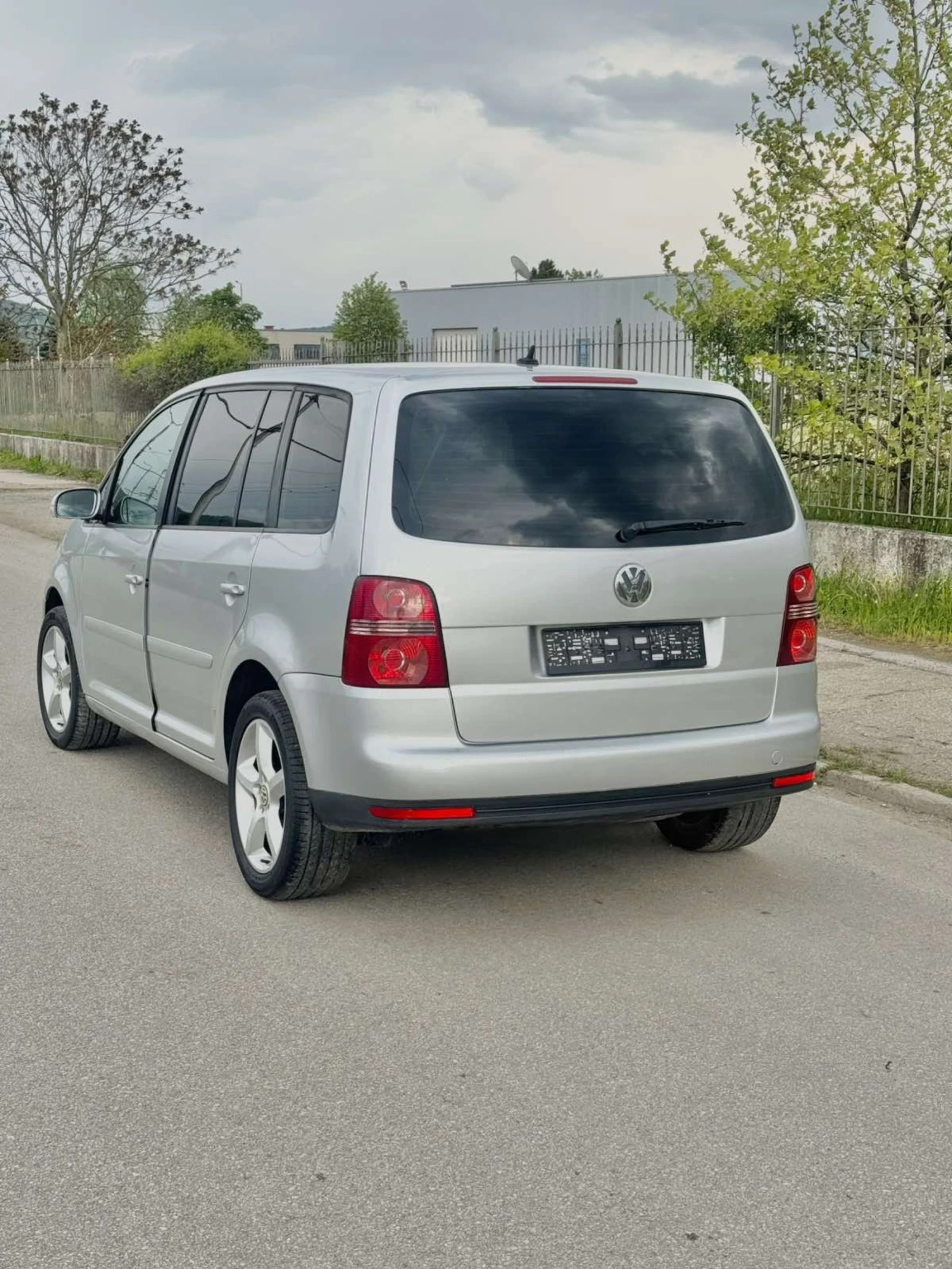 VW Touran 1.9 105кс, снимка 4 - Автомобили и джипове - 54391647