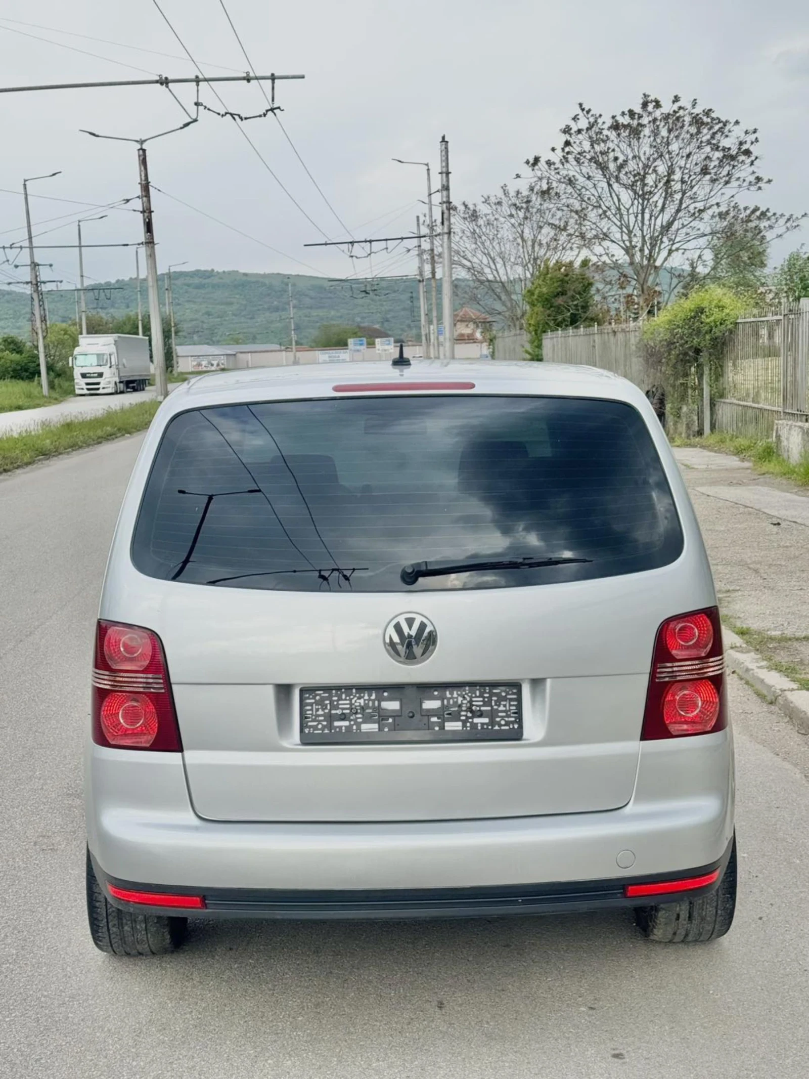 VW Touran 1.9 105кс, снимка 5 - Автомобили и джипове - 54391647