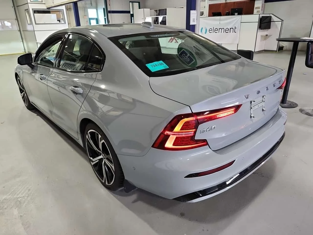 Volvo S60 ULTIMATE DARK THEME| HUD| 360| PANO| 2 KЛЮЧА| , снимка 4 - Автомобили и джипове - 54424607