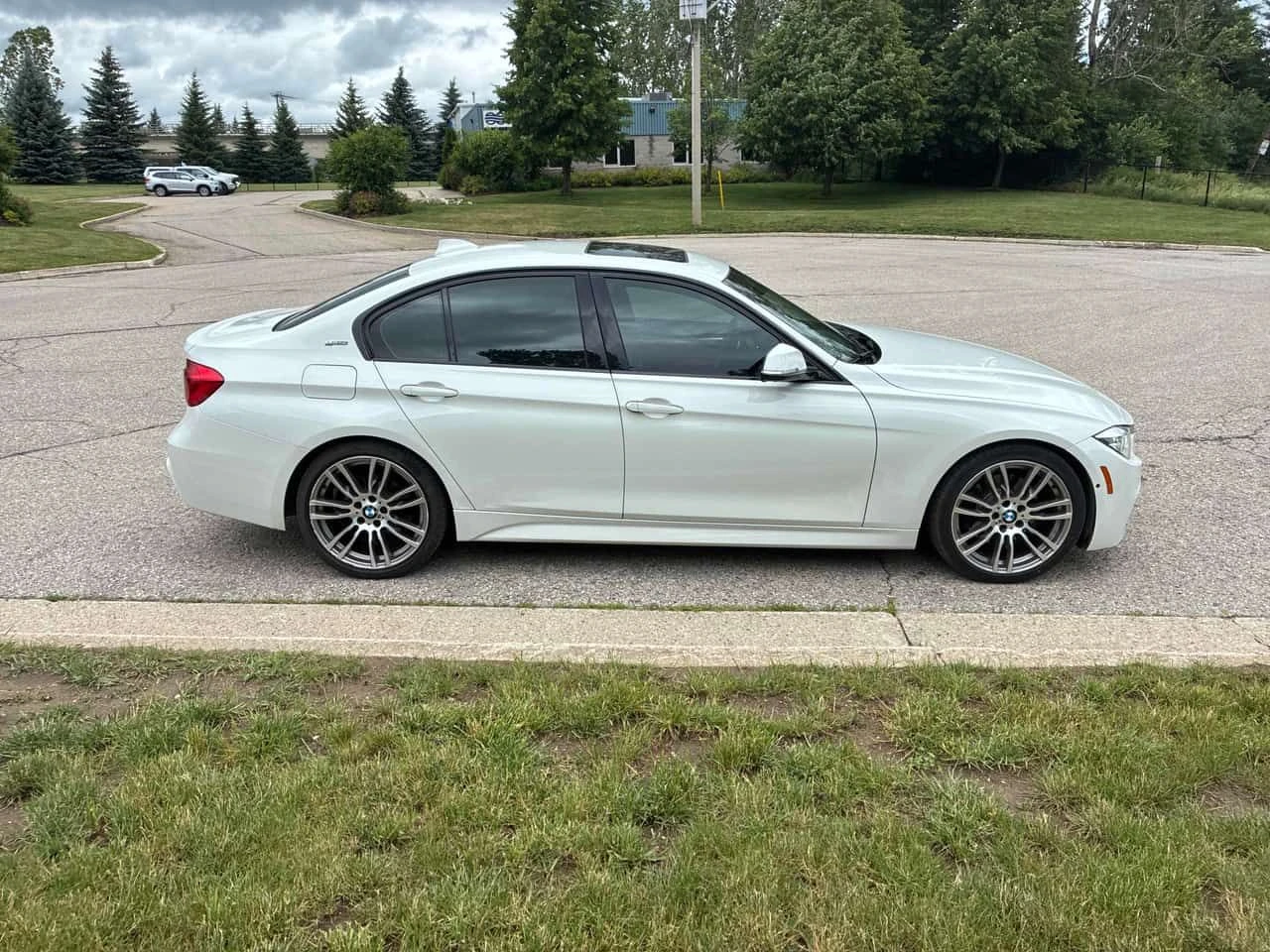 BMW 330 * 330e * АВТОКРЕДИТ БЕЗ ПЪРВОНАЧАЛНА ВНОСКА* , снимка 3 - Автомобили и джипове - 55156890