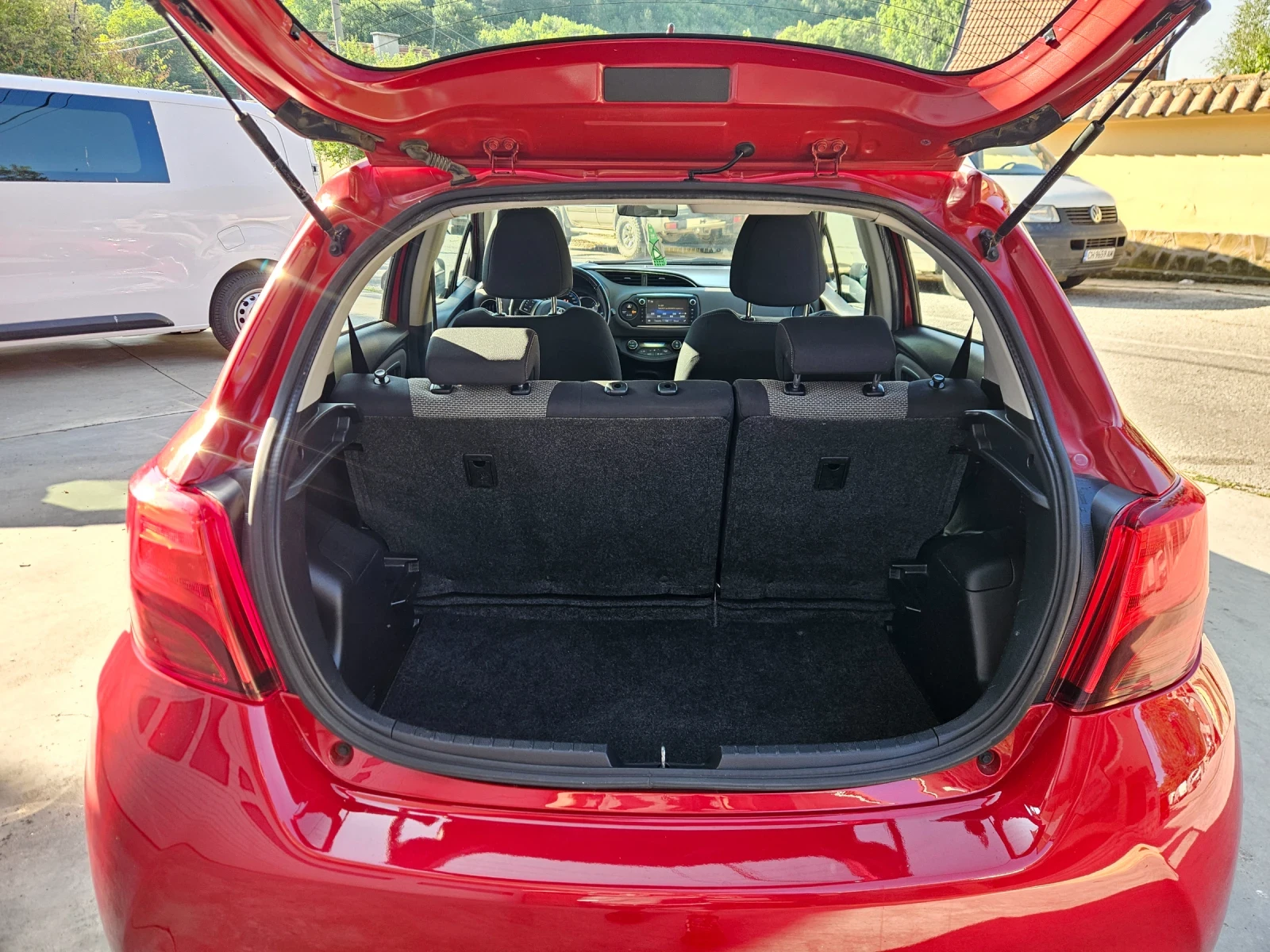 Toyota Yaris Hybrid , снимка 7 - Автомобили и джипове - 55463971